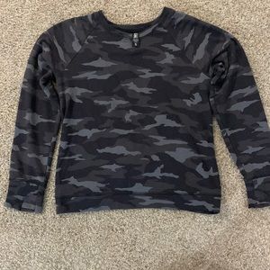 Athleta Girl camo sweatshirt, sz XL 14